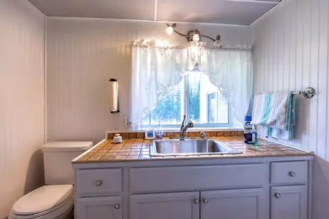 Bath - 4849 Betterly Dr, Cheboygan, MI 49721 photo 4 of 4