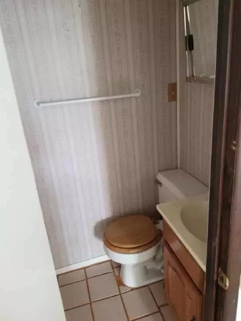 Bath - 43336 E Huron River Dr, Van Buren, MI 48111 photo 1 of 1