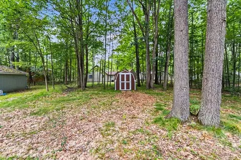 Exterior - 207 Dover Dr, Roscommon, MI 48653 photo 2 of 5