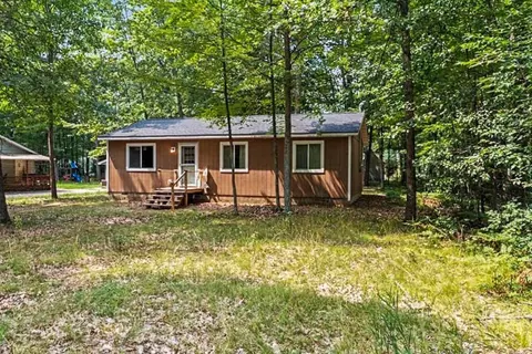 Exterior - 207 Dover Dr, Roscommon, MI 48653 photo 4 of 5