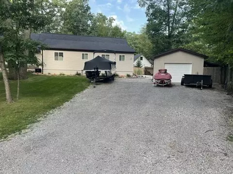 Exterior - 301 Pebble Ave, Roscommon, MI 48653 photo 3 of 5