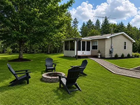 9341 Fields Dr, Houghton Lake, MI 48629