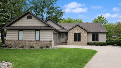 118 Anchor Ct, Houghton Lake, MI 48629