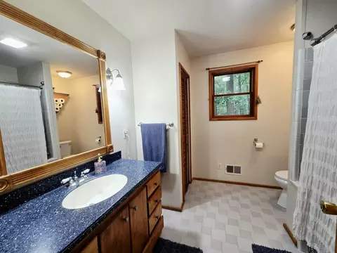 Bath - 9535 E Sunset Dr, Roscommon, MI 48653 photo 1 of 3