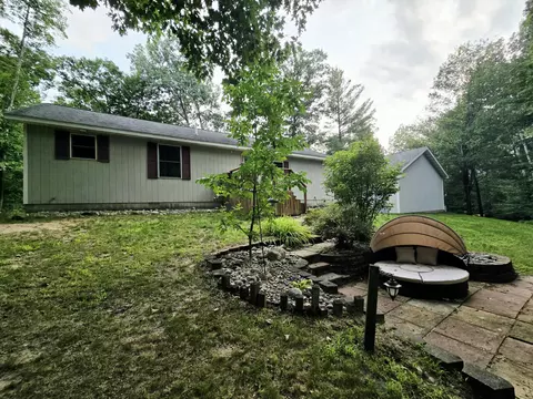 Exterior - 9535 E Sunset Dr, Roscommon, MI 48653 photo 4 of 14