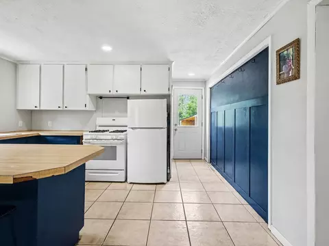 Kitchen - 335 Red Tailed Hawk Loop, Grayling, MI 49738 photo 3 of 3