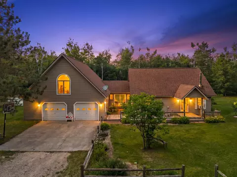 8534 Big Creek Rd, Johannesburg, MI 49751