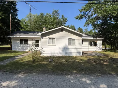 14588 Beach Ln, Ocqueoc, MI 49759