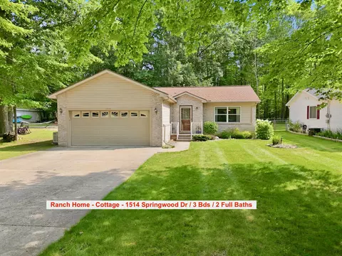 1514 Springwood Dr, Prudenville, MI 48651