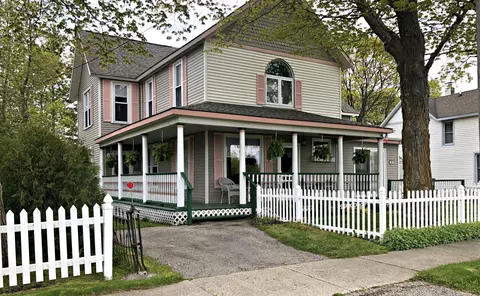 90 Prospect St, St. Ignace, MI 49781