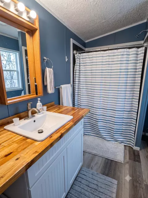 Bath - 6229 E Brutus Rd, Alanson, MI 49706 photo 1 of 4