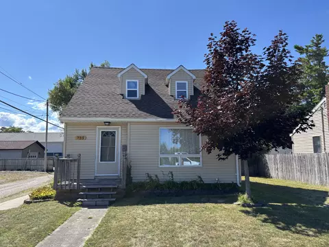 735 Pinewood Ave, Rogers City, MI 49779
