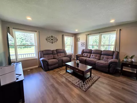 Living - 4150 Ash Ln, Gladwin, MI 48624 photo 1 of 2