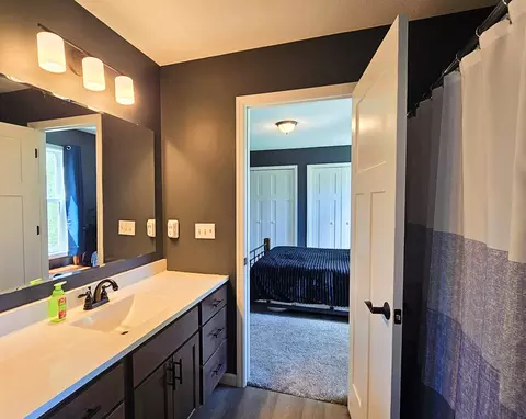Bath - 4150 Ash Ln, Gladwin, MI 48624 photo 3 of 5