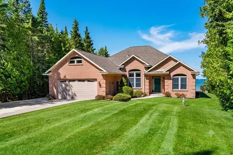 20740 Teds Rd, Mackinaw City, MI 49701