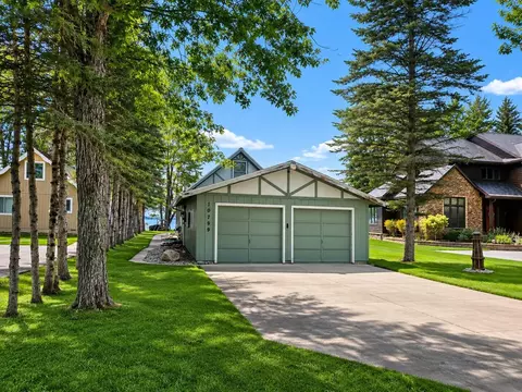 10799 E Houghton Lake Dr, Houghton Lake, MI 48629