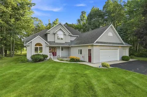 129 Questview Dr, Houghton Lake, MI 48629
