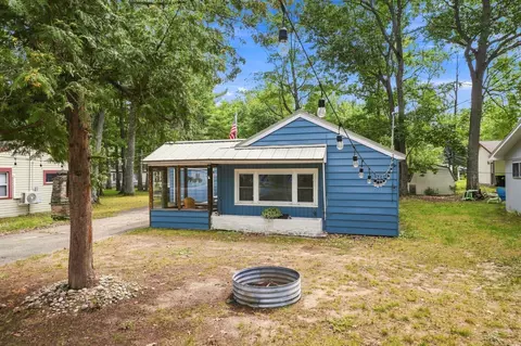 Exterior - 115 Swanson Ave, Roscommon, MI 48653 photo 4 of 7