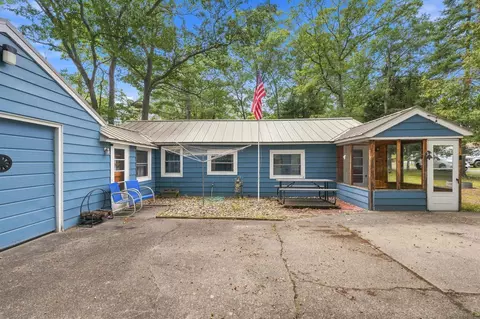 Exterior - 115 Swanson Ave, Roscommon, MI 48653 photo 3 of 7