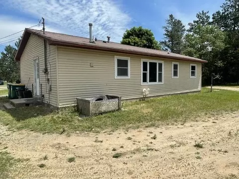 512 Wyckoff Dr, Roscommon, MI 48653 photo 2