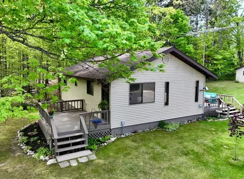 3606 Southview Dr, Johannesburg, MI 49751