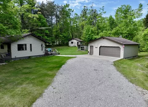 3606 Southview Dr, Johannesburg, MI 49751