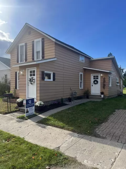 Exterior - 224 S D St, Cheboygan, MI 49721 photo 1 of 2