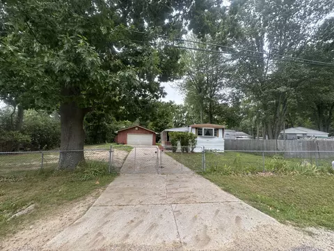 204 Standard St, Houghton Lake, MI 48629