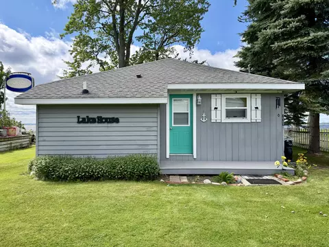 229 Lakeview Ave, Houghton Lake, MI 48629