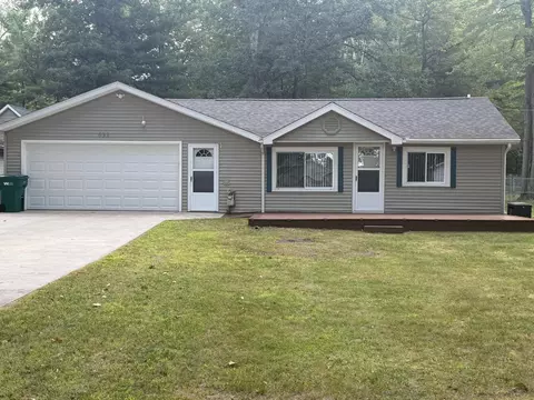 632 Old Trail Dr, Houghton Lake, MI 48629