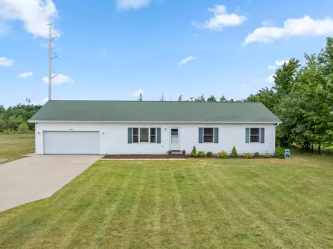 1060 Meadowwood Ct, Gaylord, MI 49735