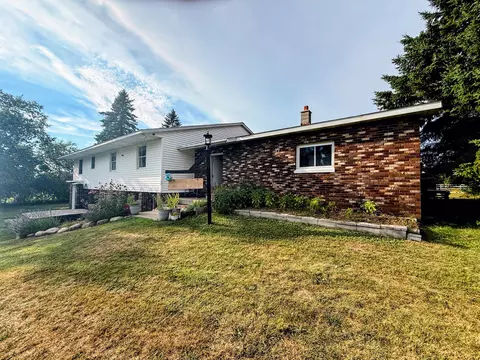 Exterior - 2364 Vanyea Rd, Cheboygan, MI 49721 photo 2 of 7