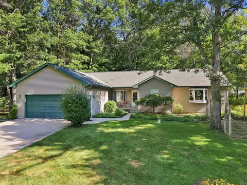 126 Forestville Dr, Houghton Lake, MI 48629