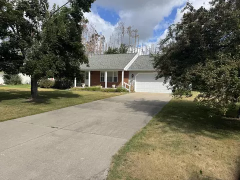 905 Schreur St, Gaylord, MI 49735