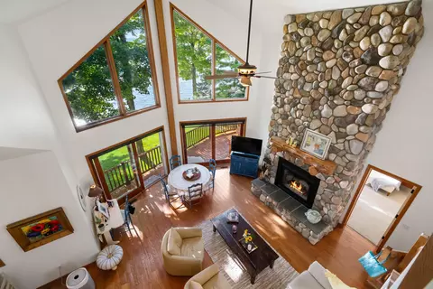 Living - 4325 E Burt Lake Rd, Cheboygan, MI 49721 photo 7 of 12