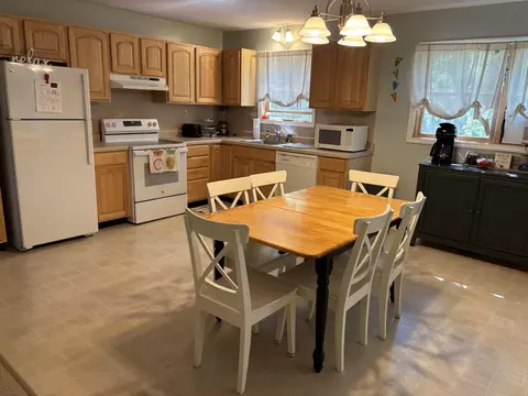 Kitchen - 15863 N Us 23, Ocqueoc, MI 49759 photo 4 of 7