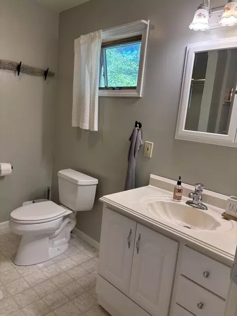 Bath - 15863 N Us 23, Ocqueoc, MI 49759 photo 5 of 10