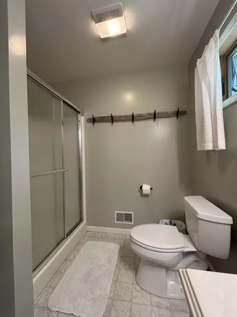 Bath - 15863 N Us 23, Ocqueoc, MI 49759 photo 7 of 10