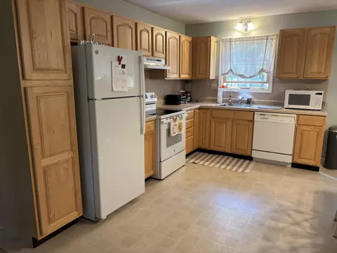 Kitchen - 15863 N Us 23, Ocqueoc, MI 49759 photo 2 of 7