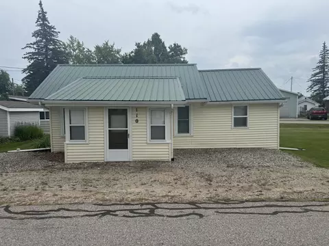 110 Walter St, Houghton Lake, MI 48629