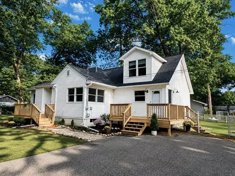 121 Cypress Dr, Prudenville, MI 48651