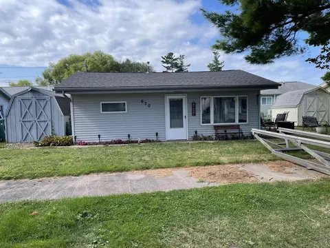 630 W Houghton Lake Dr UNIT B, Prudenville, MI 48651