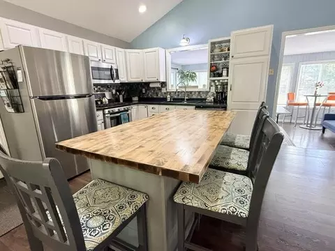 Kitchen - 3175 W Maplehurst Dr, Roscommon, MI 48653 photo 4 of 6