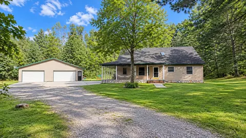 19399 Barberry Trl, Atlanta, MI 49709
