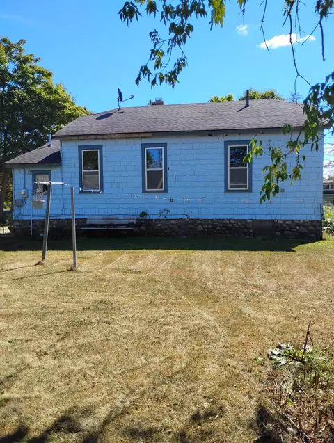 Exterior - 639 Duncan Ave, Cheboygan, MI 49721 photo 4 of 7