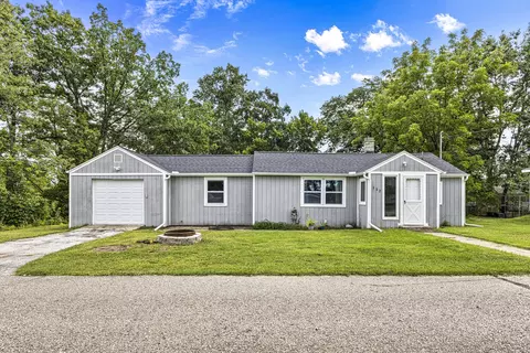 112 Fisherman Ln, Houghton Lake, MI 48629
