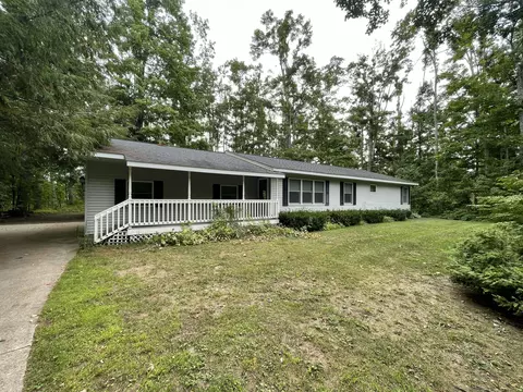 1453 N Mapleleaf Dr, Gaylord, MI 49735