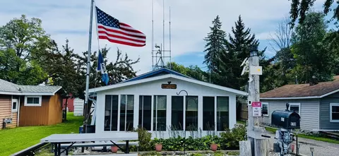 118 Jefferson Ave, Houghton Lake, MI 48629