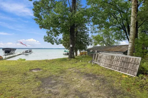 Exterior - 215 Cardinal Ave, Roscommon, MI 48653 photo 5 of 8
