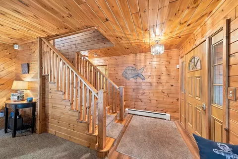 Entry Way - 215 Cardinal Ave, Roscommon, MI 48653 photo 2 of 4